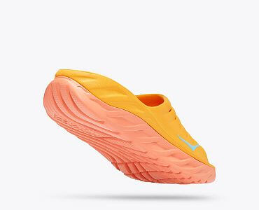 Hoka One One Ora Recovery Slide U amber yellow / shell coral boční pohled 1