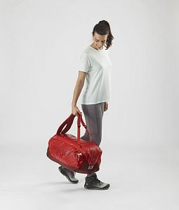 LC1516500-Salomon-Outlife-Duffel-45-goji-berry-madde-carry