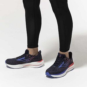 Mizuno Wave Rider 29 W odyssey gray / iris bloom / calypso coral dámské běžecké silniční boty na postavě