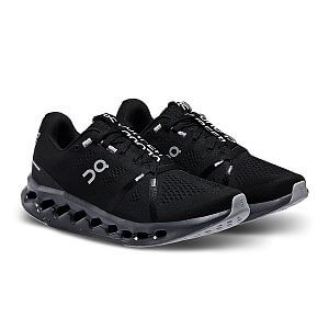 On Running Cloudsurfer 3 M all black boční pohled na pár