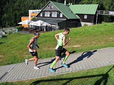 Ondra Fejfar bere body na švěťáku v běhu do vrchu v Krkonoších