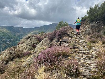 Runsporťačky Péťa s Marcelkou vítězí na etapáku Pyrenees stage run