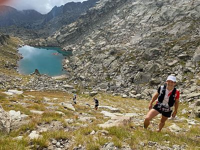 Runsporťačky Péťa s Marcelkou vítězí na etapáku Pyrenees stage run