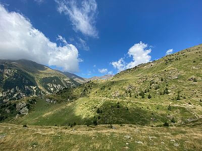 Runsporťačky Péťa s Marcelkou vítězí na etapáku Pyrenees stage run