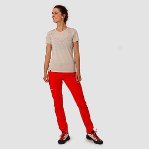 Salewa Agner Light 2 DST Pant W flame přední pohled na postavě