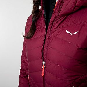 Salewa Brenta RDS DWN Jacket W syrah boční pohled detail logo