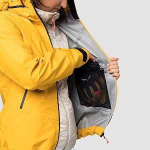 Salewa Ortles 3L Gore-Tex® Jacket W gold kapsa na rukavice