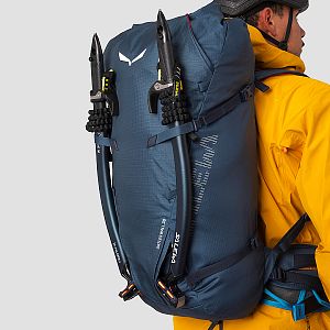 Salewa Ortles Wall 38L dark denim držák Cepíny