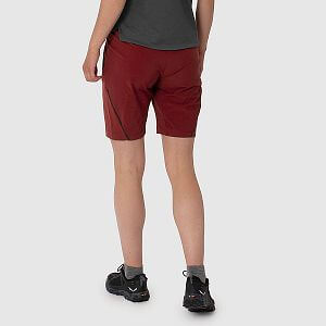 Salewa Pedroc DST Shorts W syrah zadní pohled na postavě