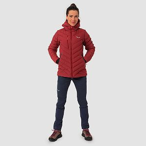 Salewa Raiser Medium RDS Down Jacket W syrah přední pohled na postavě