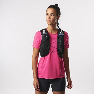 Salomon Active Skin 4 No Flasks black/metal přední pohled na postavě