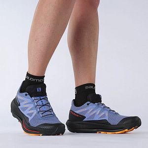 Salomon Pulsar Trail W velvet morning / black / blazing orange boční pohled na nohou