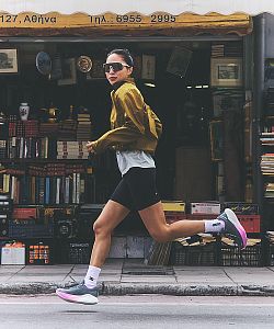 Salomon SHAKEout Bliss Short Tights 8" W deep black dámské běžecké krátké legíny