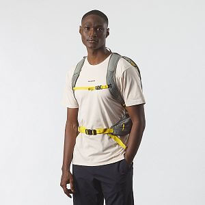Salomon Trailblazer 20 sedona sage / seagrass / cress green přední pohled na postavě