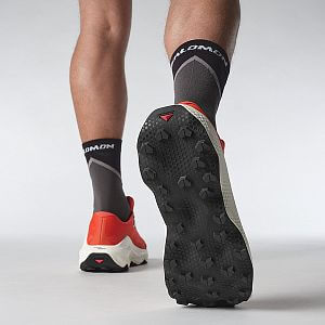 Salomon Ultra Glide 3 M cherry tomato / vanilla ice / black pohled na nohou