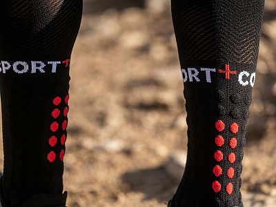 SU00004B_990-Compressport-Full-Socks-Run-black-detail