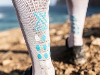 SU00005B_001-Compressport-Full-Socks-Race-Oxygen-white-detail