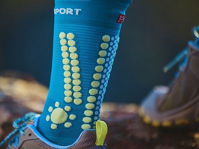 XU00048B-525-Compressport-Pro-Racing-Socks-V4.0-trail trailové běžecké ponožky