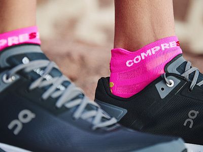 XU00051B_360-Compressport-Pro-Racing-Socks-V4-logo